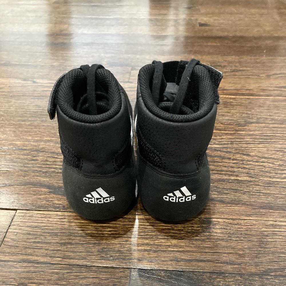Addidas boys sneakers black size 3.5